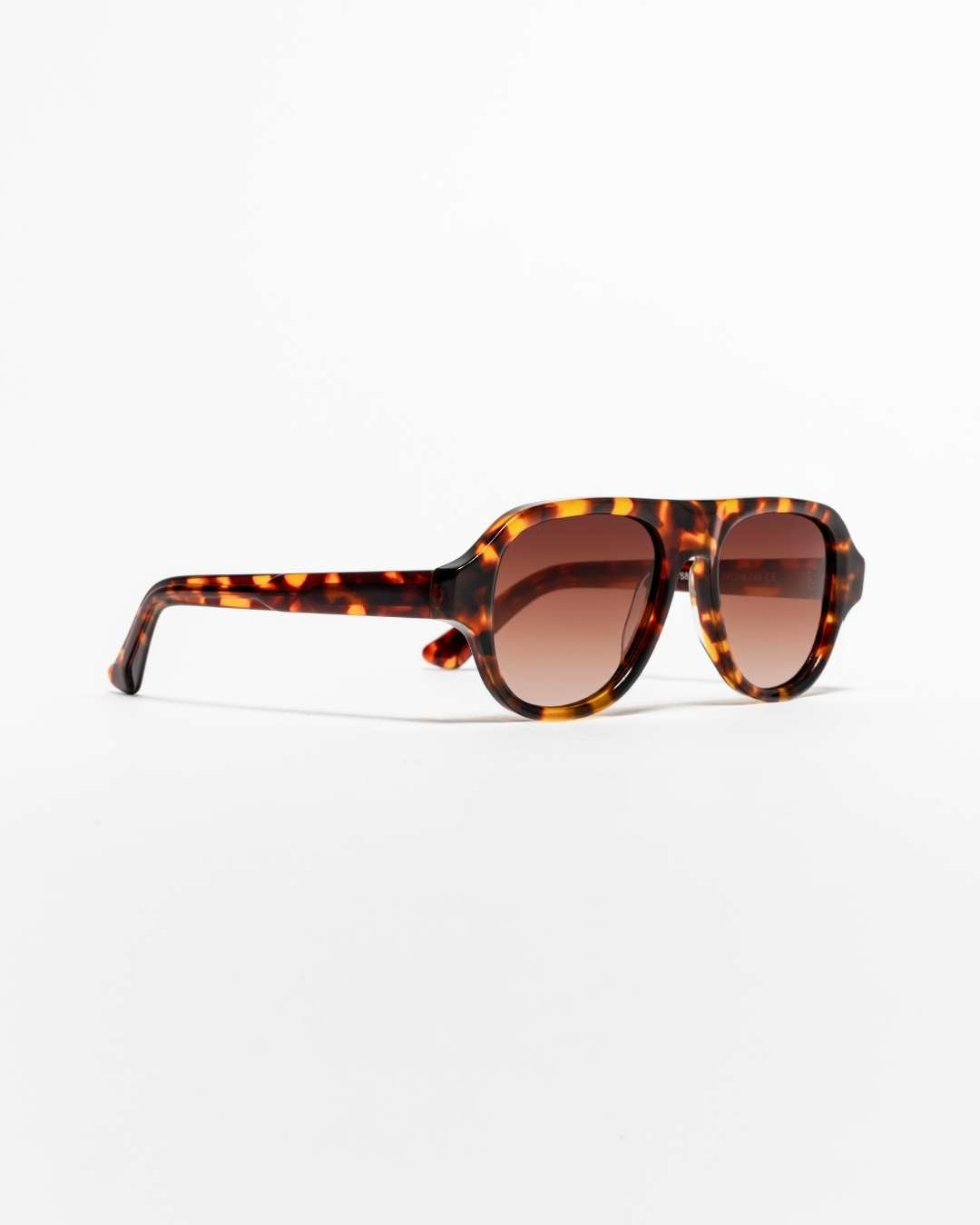side view of polarised aviator sunglasses with tortoiseshell acetate frames and brown gradient lenses